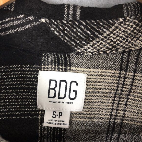 BDG Black Plaid Oversized Button Down Flannel Size Small - Picture 4 of 6